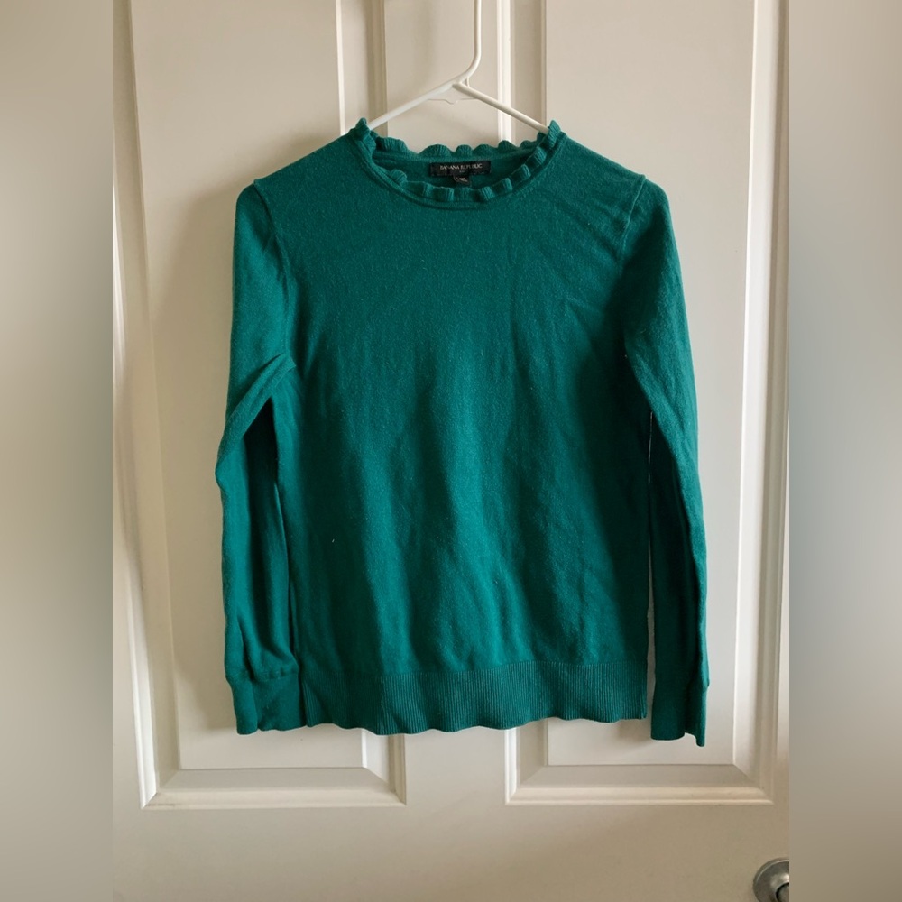 Banana Republic Women’s Green frilled collar Knit Sweater Size XS